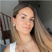 Me llamo Carla, he estudiado primero de Física y actualmente estudio una Ingeniería. Puedo enseñar física y matemáticas